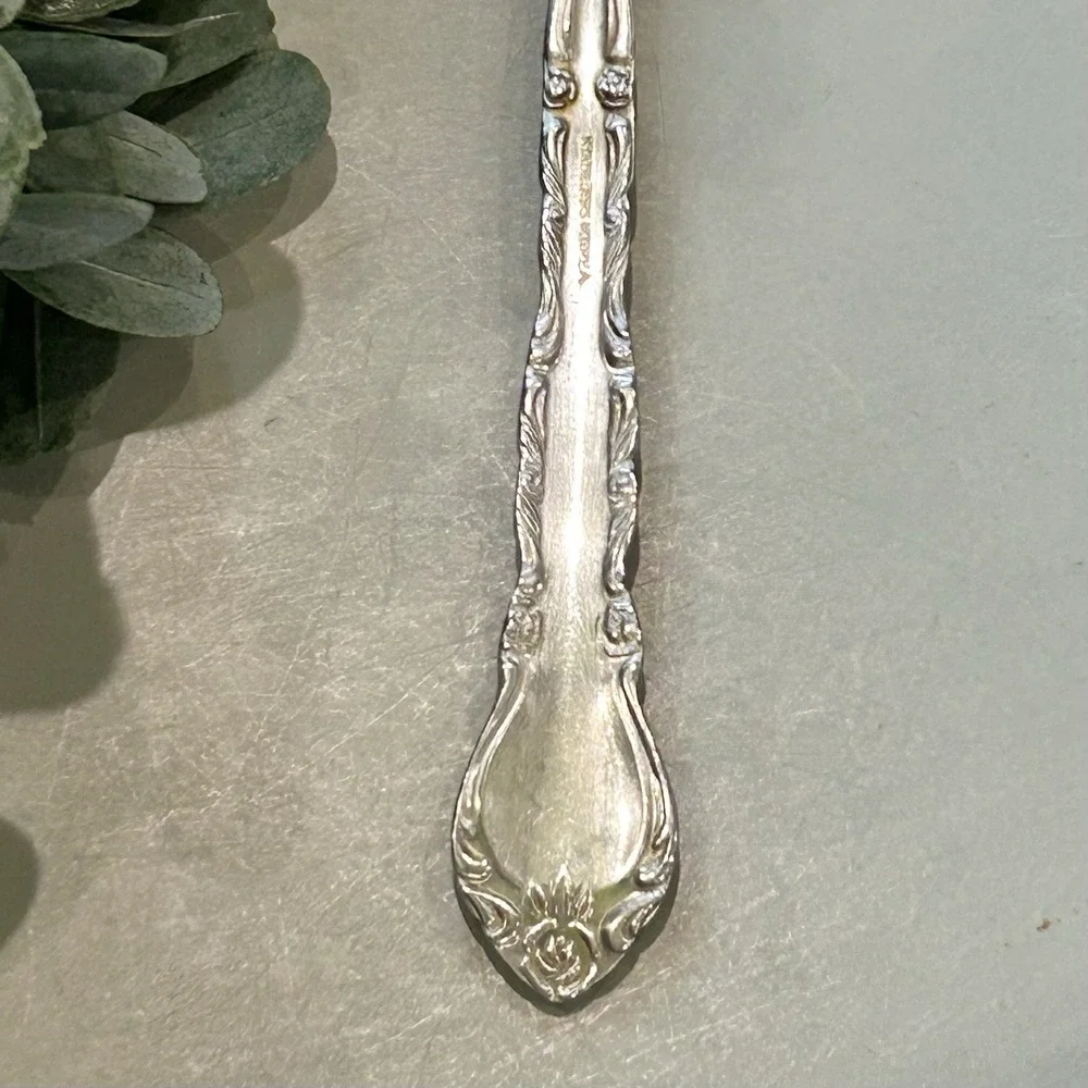 Dinner Fork Gigi International Silver IS Stainless Deluxe Glossy Floral‎ Korea